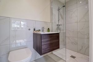 Guest En-suite- click for photo gallery